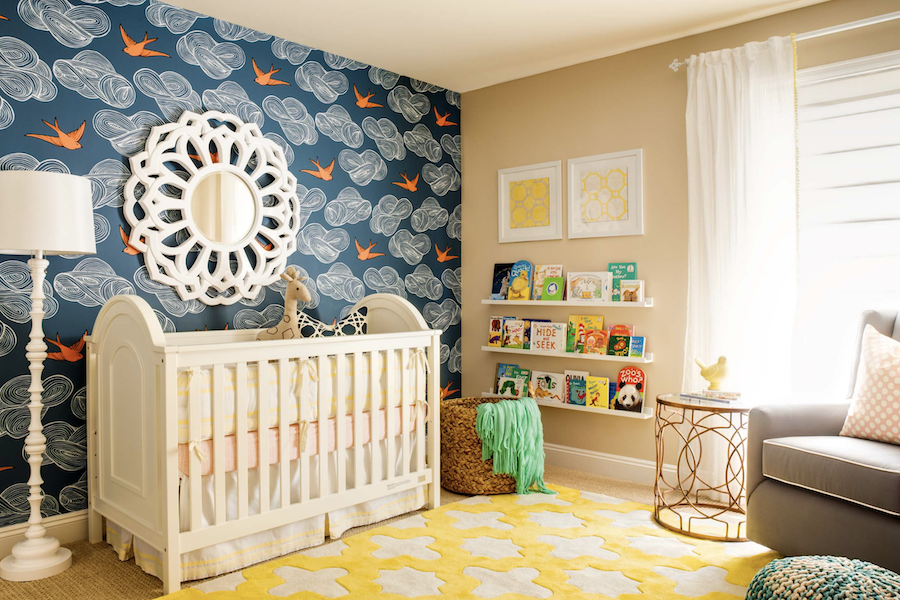 Nursery with contrasting colors: blue and orange.